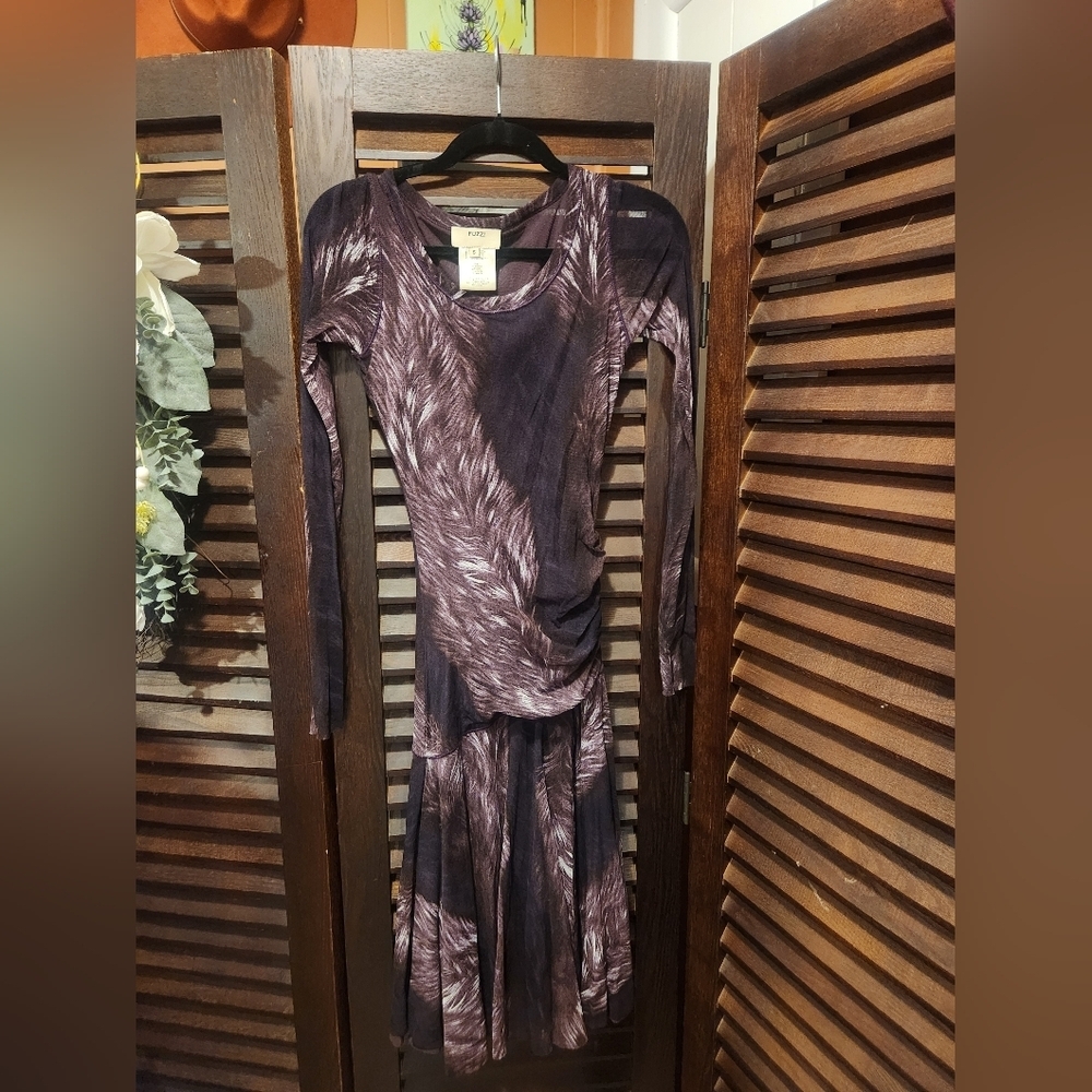 Vintagr Fuzzi Sheer Sleeve Dress in Purple and Black